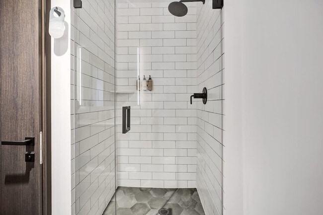 Building Photo - 398 NE 5th St