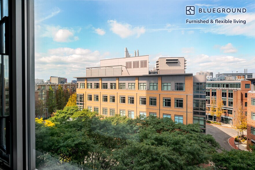 Building Photo - 100 Landsdowne St