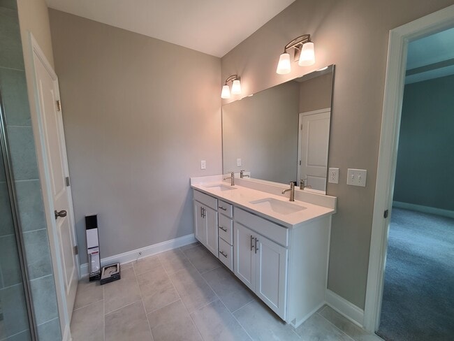 Building Photo - 4560 Mikajack Dr SE