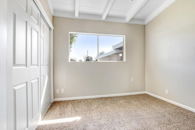 Building Photo - 713 W Ave H-10