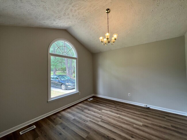 Building Photo - Lovely 3 Bed 2 Bath Raeford Home