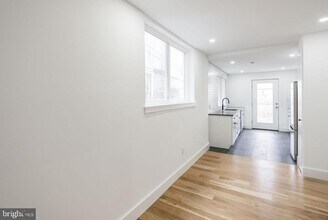 Building Photo - 2009 E Cumberland St