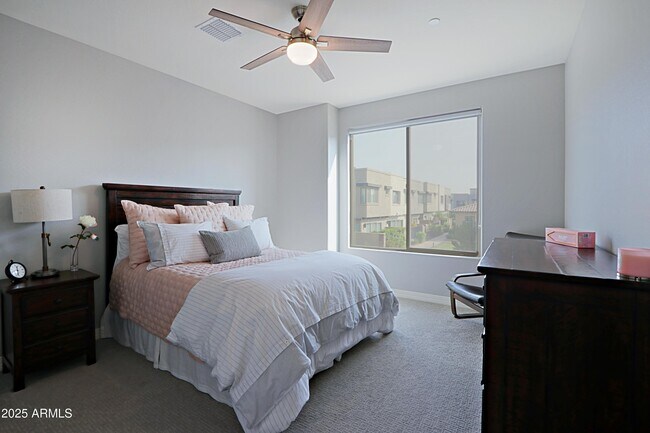 Building Photo - 7350 E Vista Bonita Dr