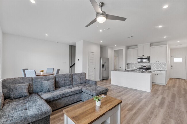 Building Photo - 10116 Penryn Frst Trl