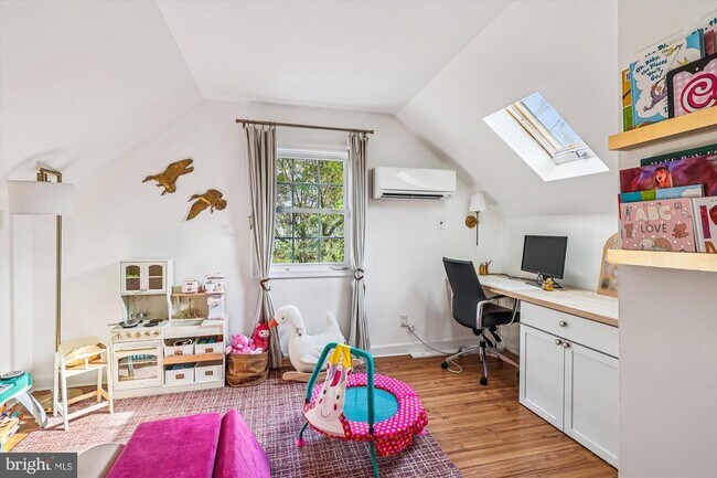 Building Photo - 832 Clifton Ave