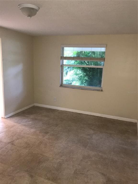 Building Photo - 906 Homewood Dr