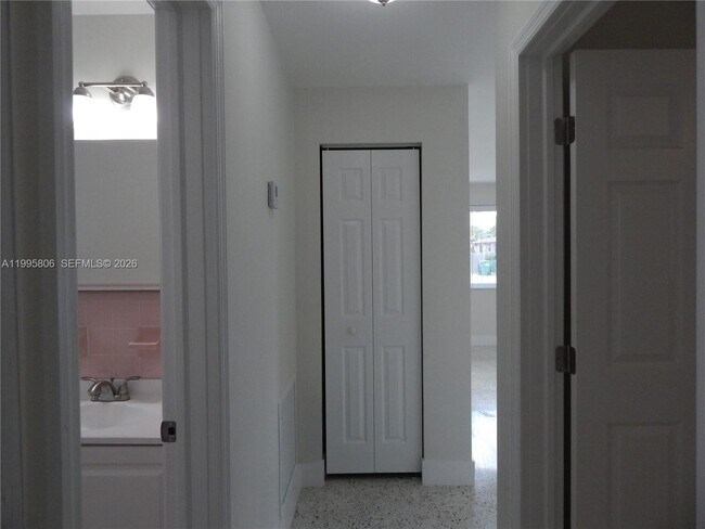 Building Photo - 3533 SW 89th Ct