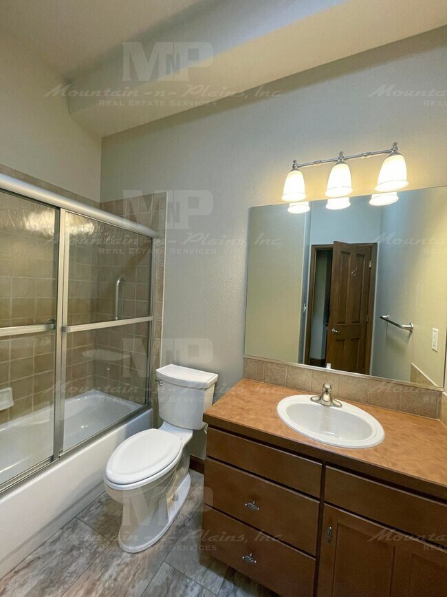 Building Photo - Must See House in Windsor