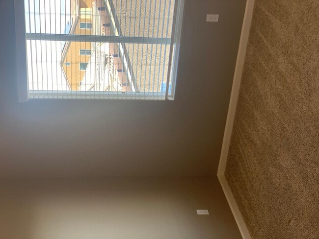 Building Photo - 2205 Lombard Ln