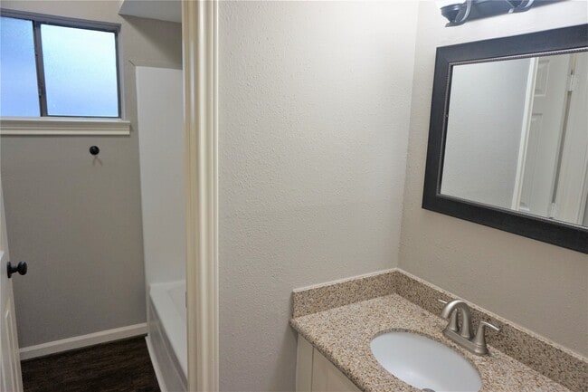 Building Photo - 2727 Tinechester Dr