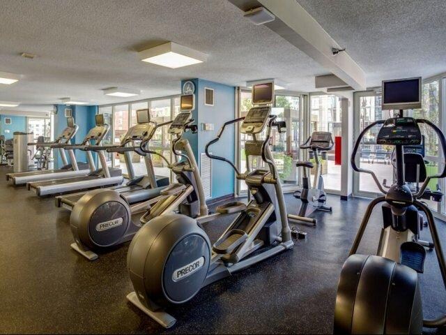 Building Photo - 904 N State St