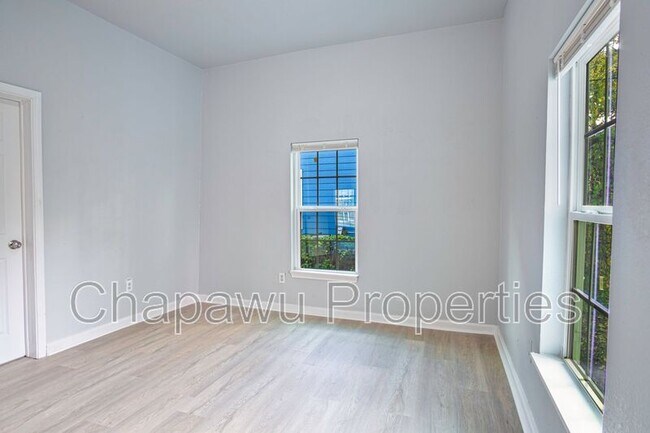 Building Photo - 1412 Hays St