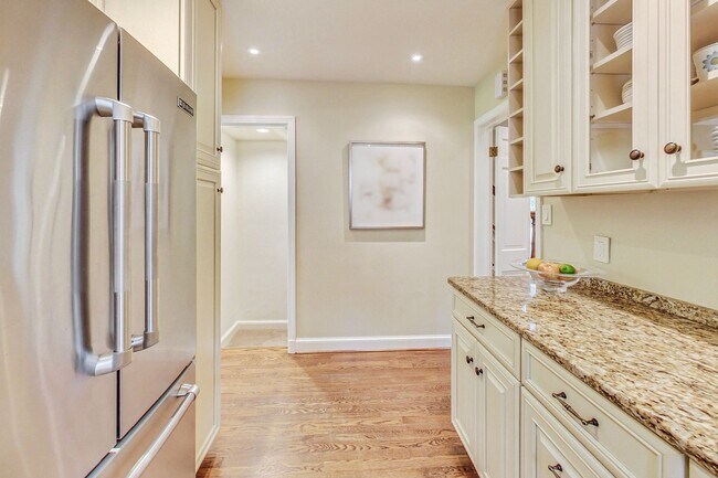 Building Photo - COMING SOON - Stunning 4 bed + 2 full & 2 1/2 bath Classic in NW DC