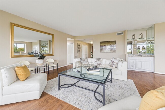 Building Photo - 49 Briar Hollow Ln