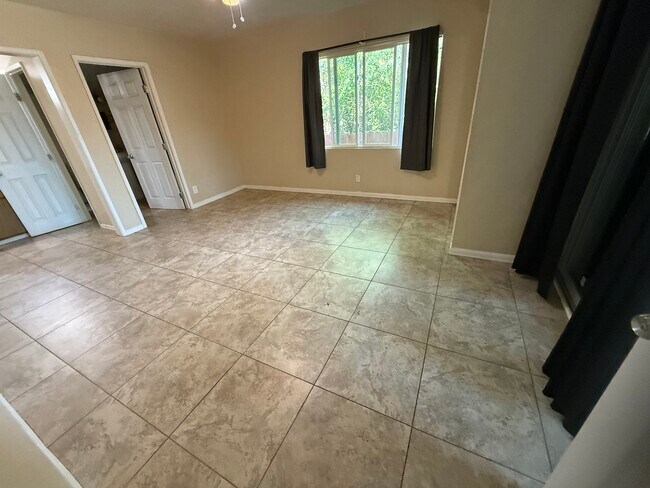 Building Photo - 5430 Mary Lane Dr