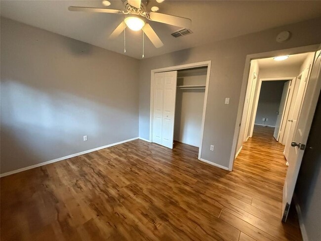 Building Photo - 2811 Crownspoint Dr