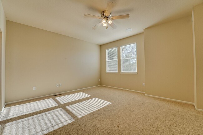 Building Photo - 2 bedroom, 2.5 bath townhome in Observatory Village