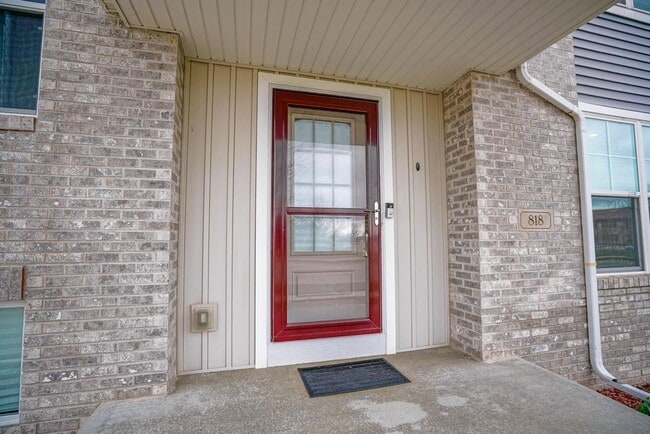 Building Photo - 818 Redan Dr