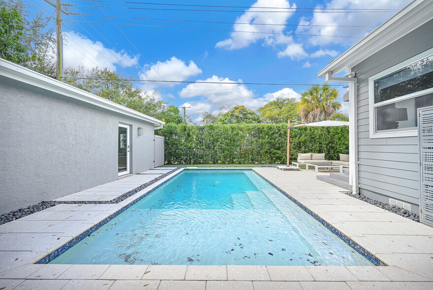 Building Photo - 150 NE 50th Ter