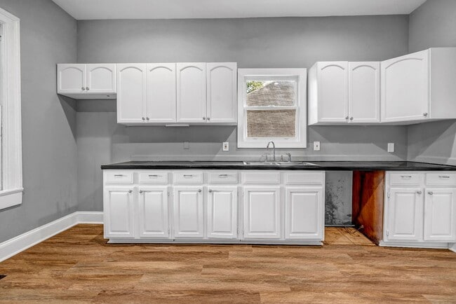 Building Photo - SPACIOUS 6 BEDS | 3 BATHS - DOWNTOWN ATLANTA - ATLANTA HOUSING VOUCHERS ACCEPTED