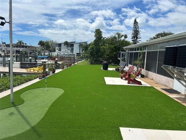 Building Photo - 365 Capri Blvd