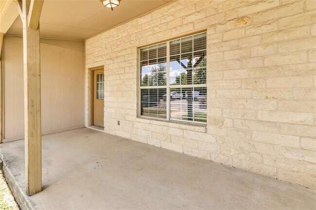 Building Photo - 200 Sandstone Dr