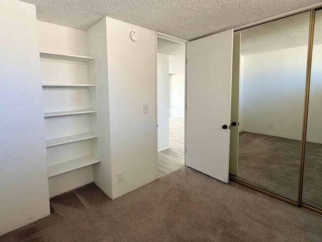 Building Photo - 2121 Ala Wai Blvd