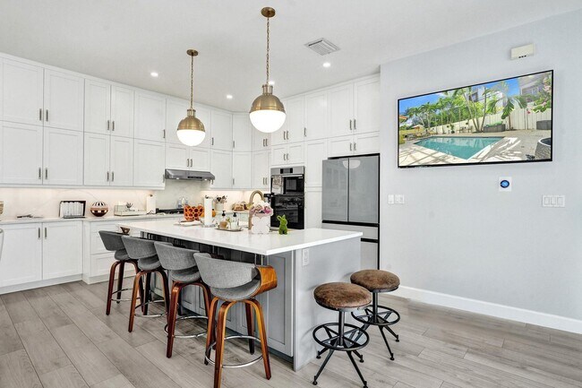 Building Photo - Riverland Road, Fort Lauderdale, FL 33312 - 5 BR 2 BA single-family home