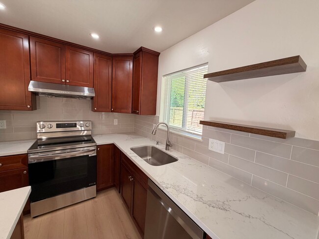 Building Photo - EBN T 10121