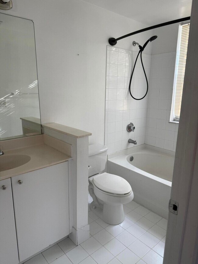 Building Photo - 5800 W Sample Rd