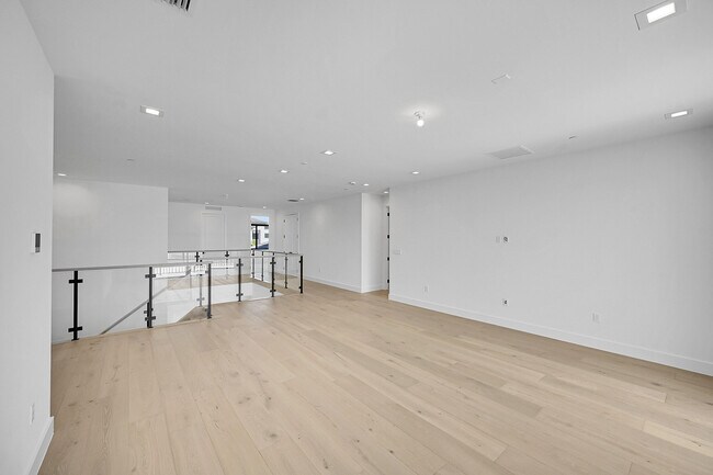 Building Photo - 9979 Migration Pt