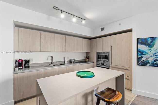 Building Photo - 4111 S Ocean Dr