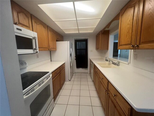 Building Photo - 8250 Lombra Ave