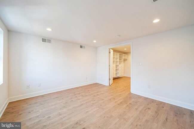 Building Photo - 840 Leland St