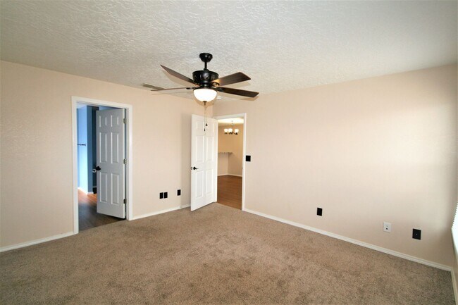 Building Photo - 105 Limestone