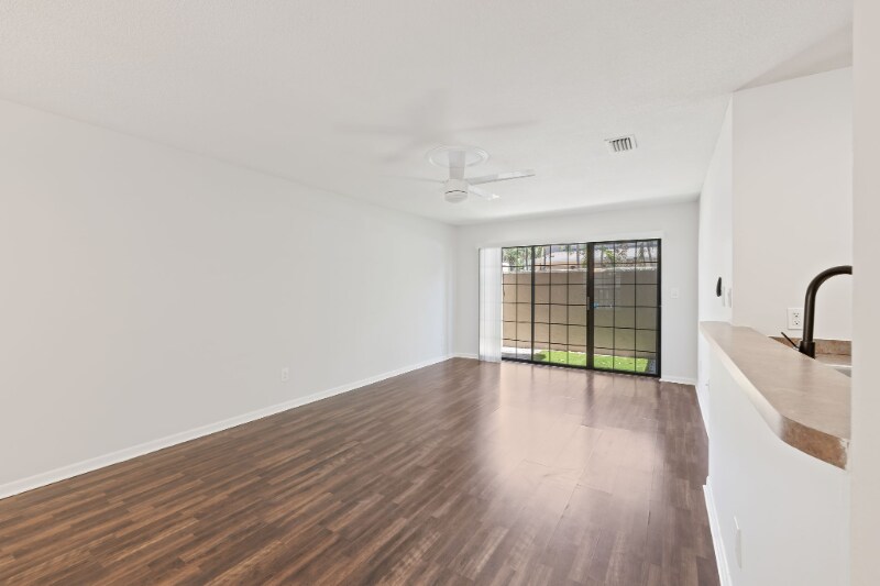 Building Photo - 210 S Habana Ave