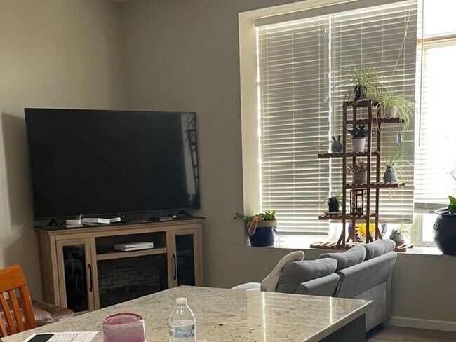 Building Photo - 102 S 2nd St