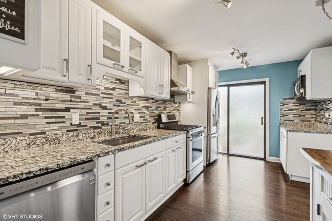 Building Photo - 1771 Warwick Ct