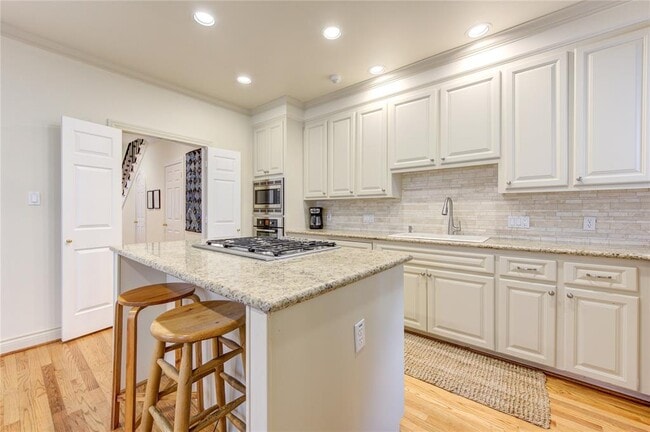 Building Photo - 2310 Briarglen Dr