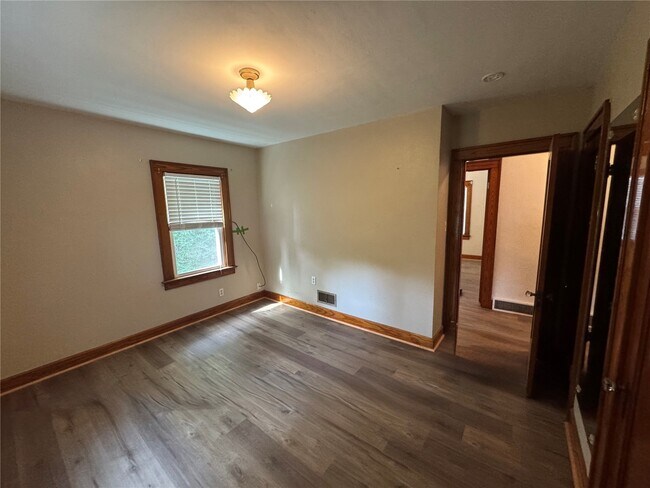 Building Photo - 1107 Bristow St
