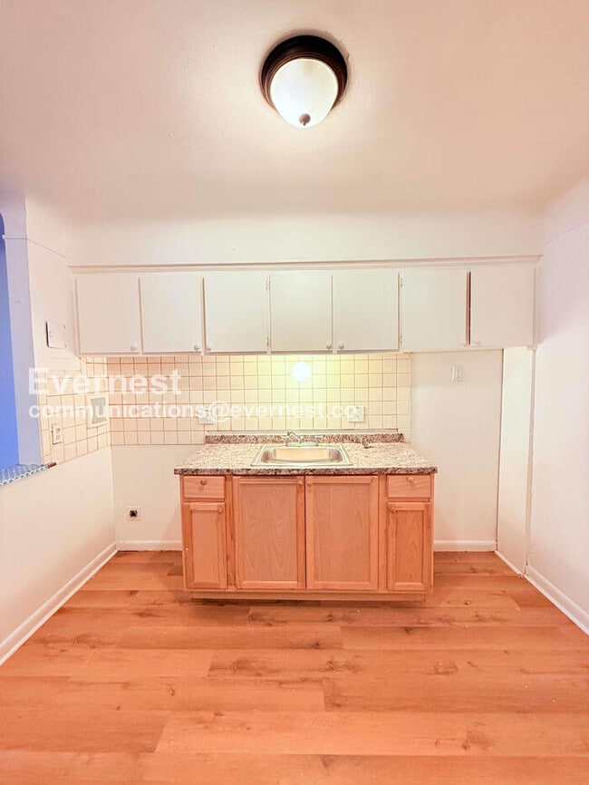 Building Photo - 15601 Schoolcraft Rd