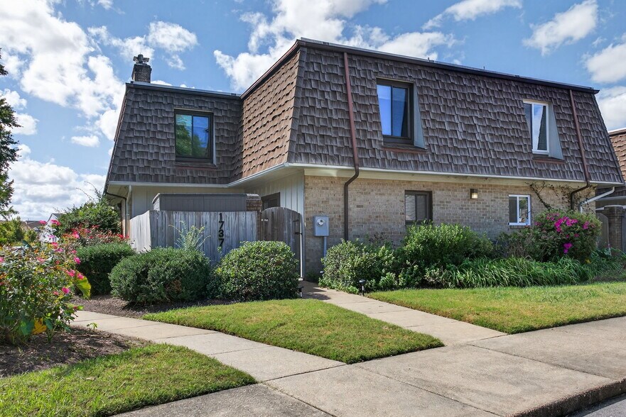 Primary Photo - 1737 Ocean Bay Dr
