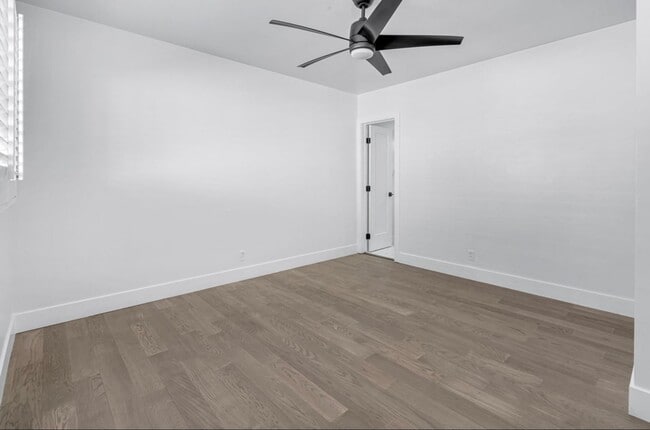 Building Photo - Gorgeous Remodeled 3 Bedroom 2 Bath Pool H...