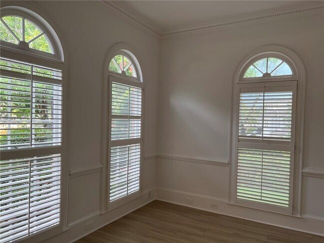 Building Photo - 4608 Chattahoochee Crossing SE