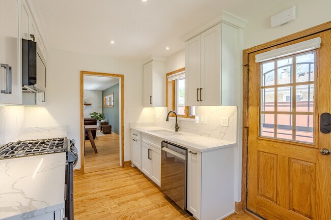 Building Photo - 715 Lamon Ave