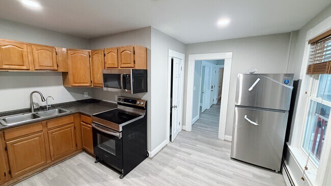 Building Photo - 554 Dubuque St