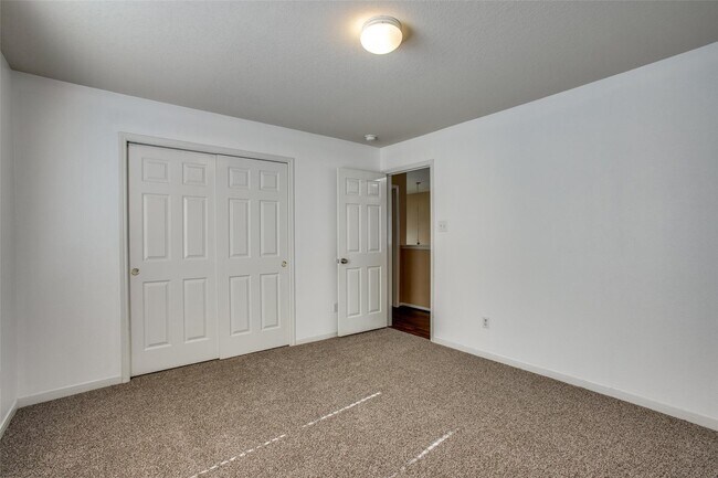 Building Photo - 9907 Valance Way