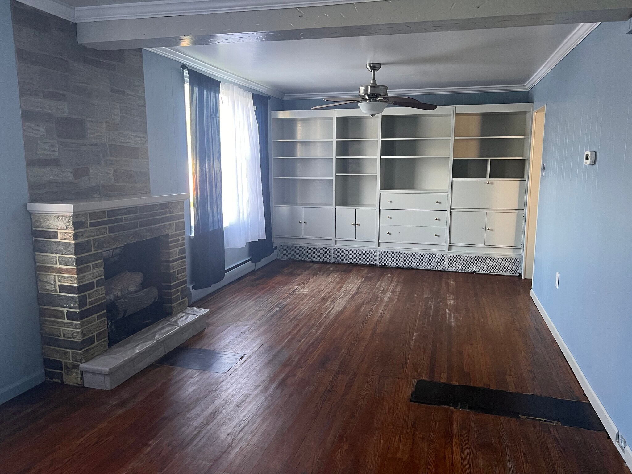 Dining room space with built ins - 1726 Temple Ave