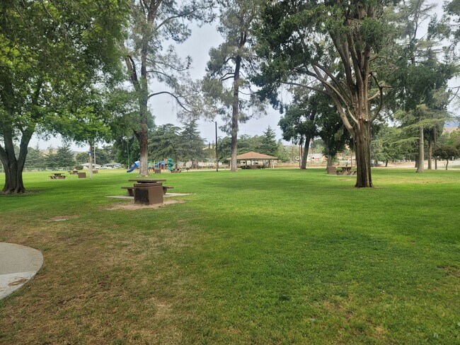 Building Photo - 545 N 2nd St