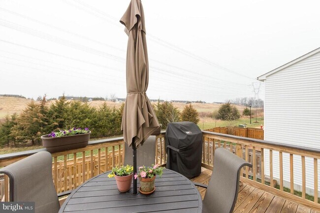 Building Photo - Charming 3BR Townhome in Aldie